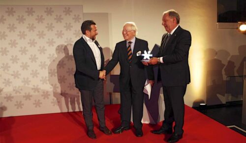 schuhkurier AWARD 2016 – ImpressionenDieser Abend bleibt in Erinnerung. 450 geladene Gäste feierten gemeinsam die „Oscars“ der Branche. Impressionen eines beeindruckenden Abends jetzt online!