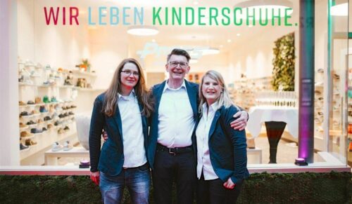 Schuhhändler Andreas Pross feiert Neueröffnung in Freiburg.