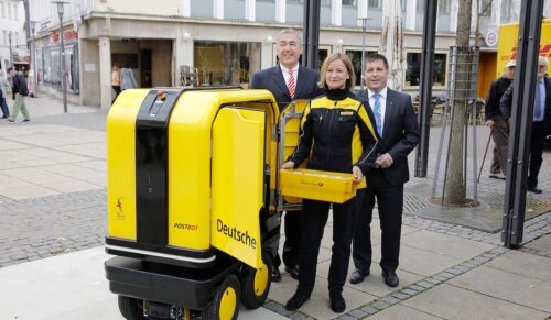 ###cat:6652###
Deutsche Post DHL Group
Vorstellung Postbot, Bad Hersfeld, 041017
*******************************************************************
copyright by:
deutsche post dhl group/bernd georg 