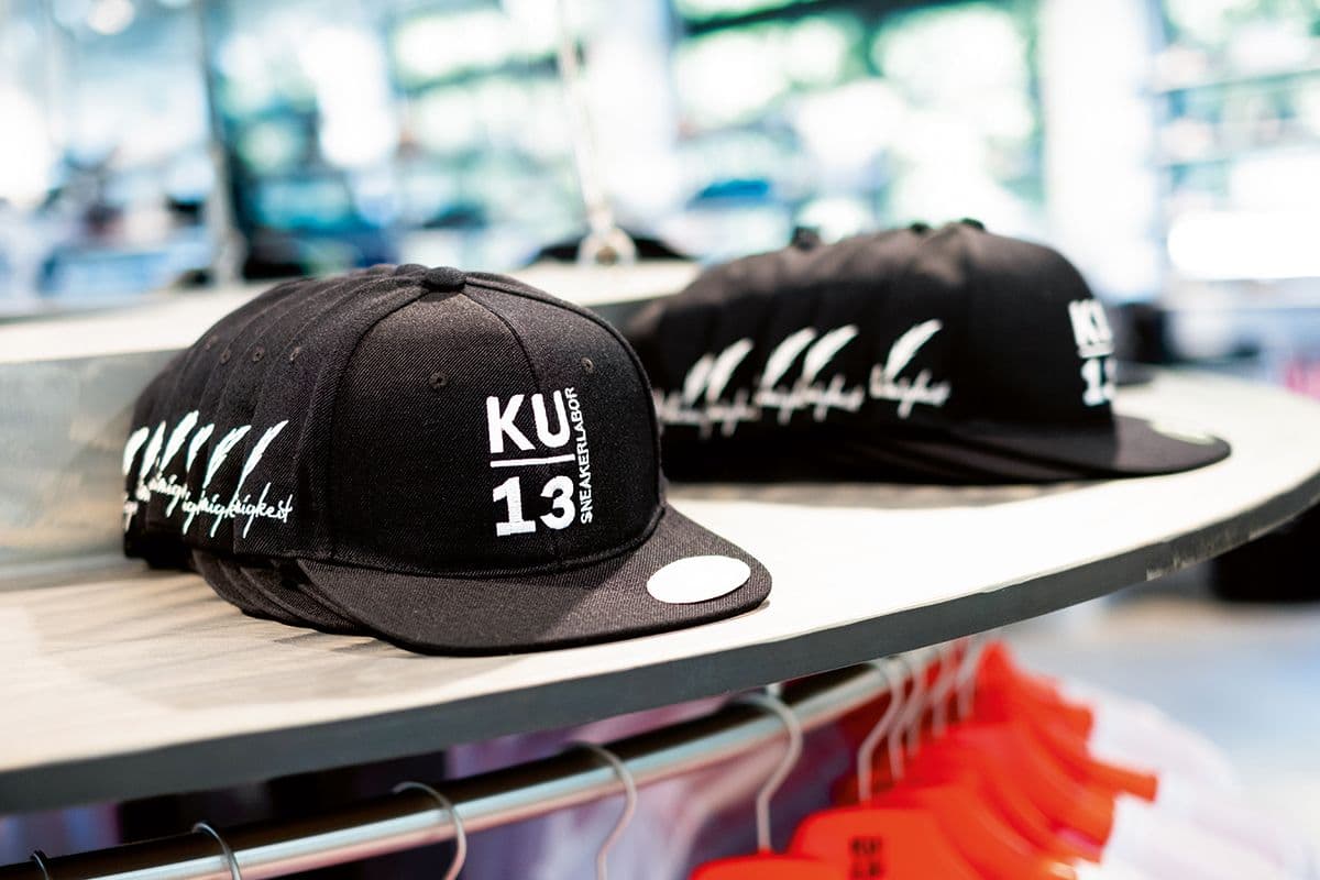 KU13, Kulmbach | Im September ging im fränkischen Kulmbach ein neues Mücke-Konzept an den Start. Das ’Sneakerlabor‘ KU13 setzt auf angesagte Streetwear-Marken in stylischem Ambiente. (Foto: KU13)