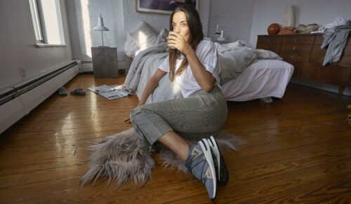 Marisa Competello trägt die neuen Adidas Originals-Sneaker ’Arkyn‘ (Foto: Adidas)