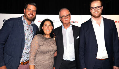 Die Schuhhändlerfamilie Leinweber (v.l.n.r.): Timo Leinweber, Maria Carvalho-Leinweber, Hans und Marc Leinweber. (Foto: Aktiv-Schuh)