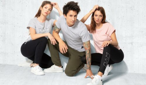 Julien Bam hat eine Streetwear-Kollektion für Aldi Süd entworfen. (Foto: Aldi Süd)