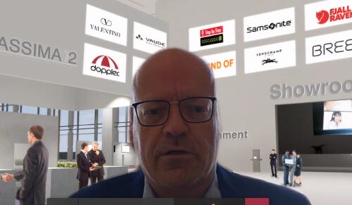 Günter Althaus anlässlich der offiziellen Eröffnung der virtuellen Firmenzentrale der Assima hoch 2. (Foto: Screenshot)