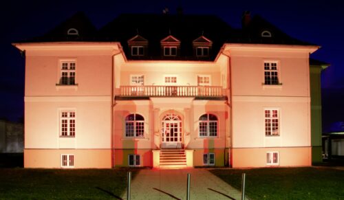 Oranges Licht bei Berkemann für Frauenrechte. (Foto: Berkemann)