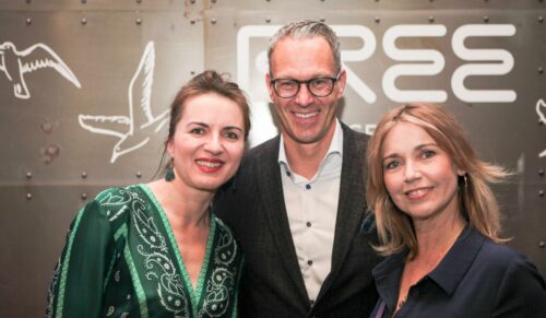 Justina Rokita (Bree Geschäftsleitung), Stefan Treiber (Bree-CEO) und Schauspielerin Tina Ruland bei der feierlichen Eröffnung des neuen Headquarters in Hamburg. (Foto: Bree)