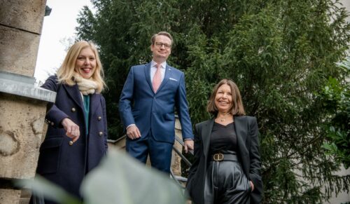 v.l. Theresa Winkels (Amtsleiterin Wirtschaftsförderung Düsseldorf), Dr. Michael Rauterkus (Wirtschaftsdezernent), Angelika Firnrohr (Geschäftsführerin Fashion Net Düsseldorf e.V.) - Foto: Andreas Endermann