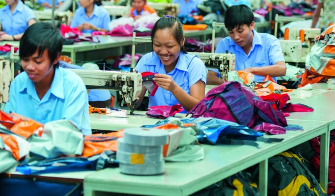 Die Fair Wear Foundation zeichnete Deuter mit dem Leader Status aus. (Foto: Sigi Zang / Deuter)