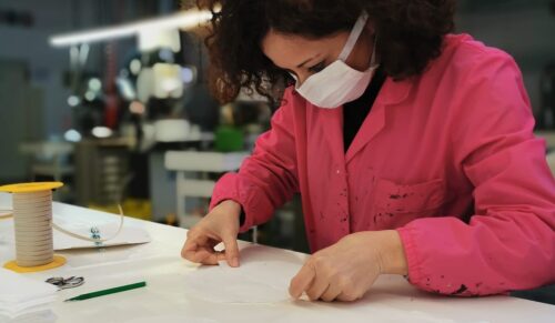 Der italienische Schuhhersteller Fabi hat die Produktion auf Schutzmasken umgestellt. (Foto: Fabi)