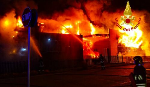 Die Valentino-Fabrik fiel einem Feuer zum Opfer. (Foto: Vigili di Fuoco)
