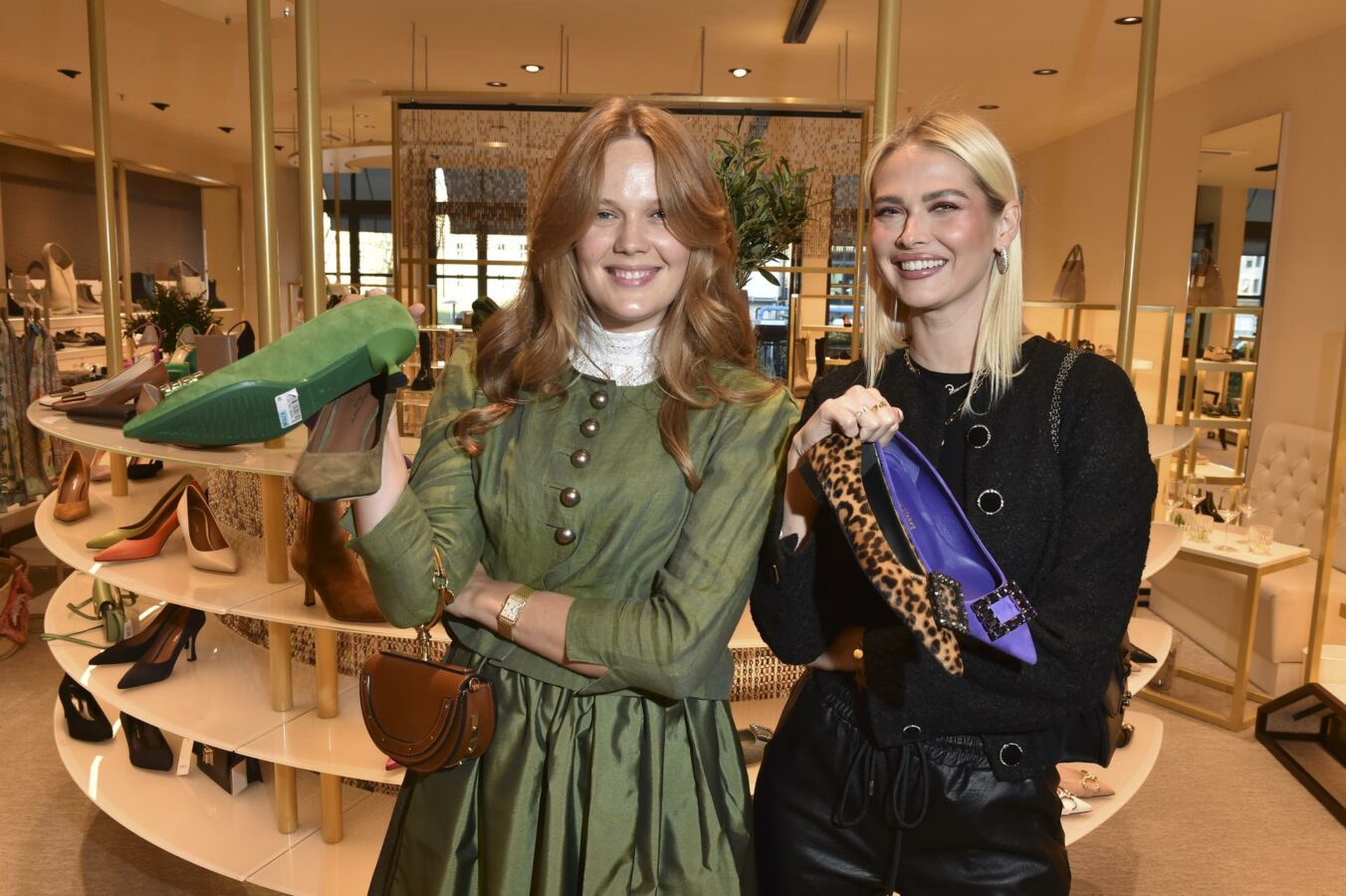 Pia Riegel und Darya Strelnikova bei der Eröffnungsfeier des neuen Thomas-Flagshipstores in München am 01.09.2022 (Foto: Brauerphotos/G.Nitschke/Thomas)