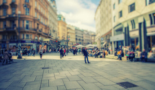 Fußgänger in Innenstadt (Foto: Fotolia)