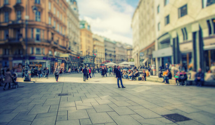 Fußgänger in Innenstadt (Foto: Fotolia)