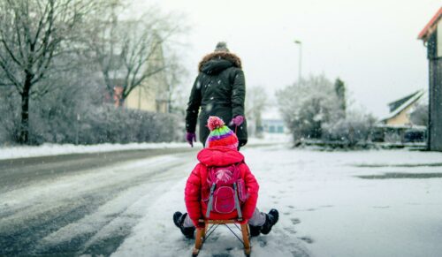 Der nächste Winter kommt – und mit ihm der Bedarf an guten Kinderschuhen. (Foto: Marcel Walter/Unsplash)