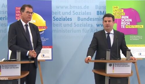 Die Bundesminister Gerd Müller und Hubertus Heil während der Pressekonferenz zum Lieferkettengesetz. (Screenshot: Redaktion)