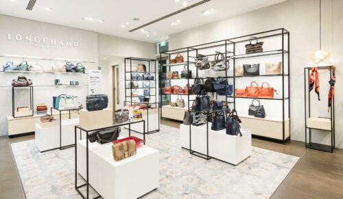 Longchamp hat am Flughafen München eine neue Boutique eröffnet. (Foto: Yorck Dertinger)