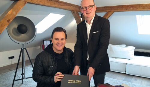 Guido Maria Kretschmer mit Marco Tozzi-Geschäftsführer Christian Böhm. (Foto: Wortmann)
