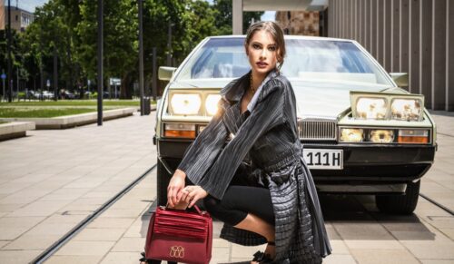 Designer Merch Mashiah stellt seine neue Taschenkollektion vor. (Foto: HTB Consulting)