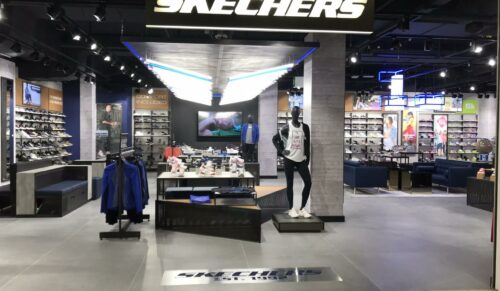 Der neue Skechers Store im Centre Metropole in Lausanne mit über 500 verschiedenen Schuhmodellen und erstmals mit Bekleidung aus dem Lifestyle- und Sportsegment. (Foto: PPR/Skechers/Urs Wettstein)