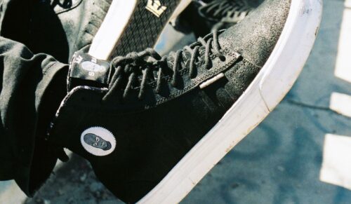 Die Labels Supra und Badwood haben eine gemeinsame Capsule Collection auf den Markt gebracht. (Foto: Supra)
