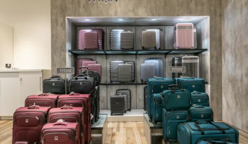 Titan-Shop in der Galeria Karstadt Kaufhof-Filiale am Berliner Alexanderplatz. (Foto: OBV Storedesign)