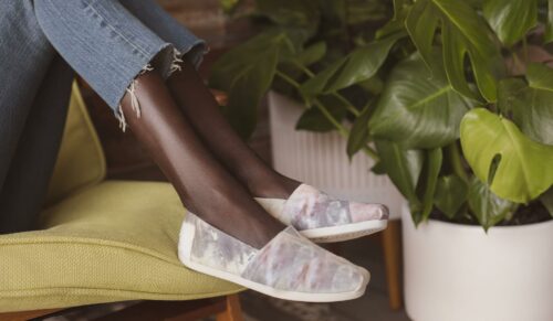 Motiv aus der aktuellen Toms-Kollektion. (Foto: Toms / Al Walter)