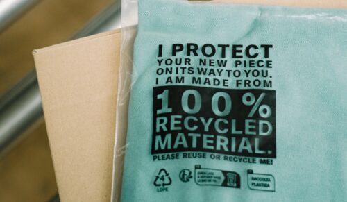 S.Oliver setzt für Plastikverpackungen auf einen Materialkreislauf. (Foto: S.Oliver/Oliver Helbig)