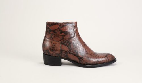 Die Herren-Schuhe der Online-Kollektion von Vagabond setzen auf Antimal-Prints. (Foto: Vagabond)