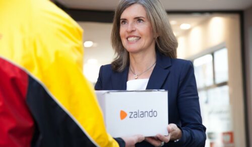 Christine Fischer-Lörch vom Schuhhaus Fischer in Esslingen ist über Gaxsys an Zalando angebunden. (Foto: Zalando)
