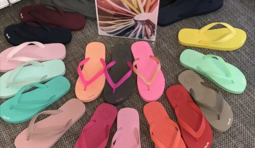 Schuhe der Originalmarke Flip*Flop auf der Expo Riva Schuh. Die getesteten Schuhe dieser Marke erzielten beim Schadstoff-Test beste Ergebnisse. (Foto: Redaktion)