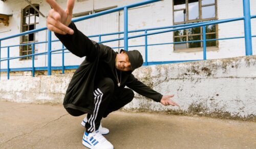 Deutsch-Rapper Capital Bra ist das neue Gesicht für den Adidas Forum. (Foto: Philipp Gladsome/Adidas)