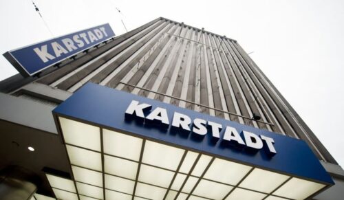 ARCHIV - Ein Karstadt-Kaufhaus, aufgenommen am 25.10.2013 in Dortmund (Nordrhein-Westfalen). Beim angeschlagenen Warenhauskonzern Karstadt soll nach einem ´Spiegelª-Bericht eine Ikea-Managerin neue Vorstandschefin werden. Eva-Lotta Sjˆstedt solle zum Jahresanfang Karstadt-Chef Jennings ablˆsen, dessen Vertrag Ende Dezember ausl‰uft, berichtete das Nachrichtenmagazin am†Sonntag (01.12.2013) vorab. Foto: Jan-Philipp Strobel/dpa +++(c) dpa - Bildfunk+++