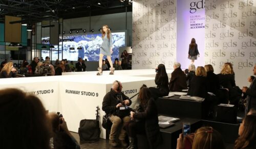 Düsseldorf, DEU. 04.02.2015. STUDIO Show Savage Chic zur Saison H/W 2015/16 im Rahmen der GDS – Global Destination for Shoes & Accessoires  vom 2. bis 4. Februar 2015. --- STUDIO Show Savage Chic for the season A/W 2015/16 on occasion of GDS – Global Destination for Shoes & Accessoires from 2. to 4. February 2015. Foto: Constanze Tillmann, Exploitation right Messe Duesseldorf, M e s s e p l a t z, D-40474 D u e s s e l d o r f, www.messe-duesseldorf.de; eine h o n o r a r f r e i e  Nutzung des Bildes ist nur fuer journalistische Berichterstattung, bei vollstaendiger Namensnennung des Urhebers gem. Par. 13 UrhG (Foto: Messe Duesseldorf / ctillmann) und Beleg moeglich; Verwendung ausserhalb journalistischer Zwecke nur nach schriftlicher Vereinbarung mit dem Urheber; soweit nicht ausdruecklich vermerkt werden keine Persoenlichkeits-, Eigentums-, Kunst- oder Markenrechte eingeraeumt. Die Einholung dieser Rechte obliegt dem Nutzer; Jede Weitergabe des Bildes an Dritte ohne  Genehmigung ist untersagt | Any usage and publication only for editorial use, commercial use and advertising only after agreement; unless otherwise stated: no Model release, property release or other third party rights available; royalty free only with mandatory credit: photo by Messe Duesseldorf]