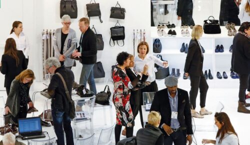 Düsseldorf, DEU. 05.02.2015. Halle 9. Impressionen der GDS – Global Destination for Shoes & Accessoires  vom 4. bis 6. Februar 2015. --- Fair Impressions of GDS – Global Destination for Shoes & Accessoires  from 4. to 6. Februar 2015. Foto: Constanze Tillmann, Exploitation right Messe Duesseldorf, M e s s e p l a t z, D-40474 D u e s s e l d o r f, www.messe-duesseldorf.de; eine h o n o r a r f r e i e  Nutzung des Bildes ist nur fuer journalistische Berichterstattung, bei vollstaendiger Namensnennung des Urhebers gem. Par. 13 UrhG (Foto: Messe Duesseldorf / ctillmann) und Beleg moeglich; Verwendung ausserhalb journalistischer Zwecke nur nach schriftlicher Vereinbarung mit dem Urheber; soweit nicht ausdruecklich vermerkt werden keine Persoenlichkeits-, Eigentums-, Kunst- oder Markenrechte eingeraeumt. Die Einholung dieser Rechte obliegt dem Nutzer; Jede Weitergabe des Bildes an Dritte ohne  Genehmigung ist untersagt | Any usage and publication only for editorial use, commercial use and advertising only after agreement; unless otherwise stated: no Model release, property release or other third party rights available; royalty free only with mandatory credit: photo by Messe Duesseldorf]