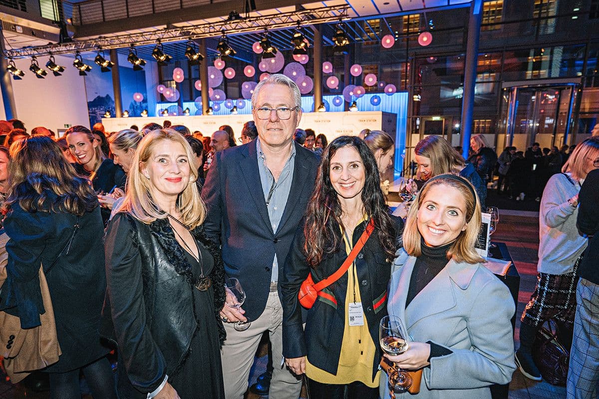 (v.l.n.r.) Manuela Volkert (Marc Cain Agency Sindelfingen), Günther Warth (Keller-Warth) und Claudia Hahn + Tochter (Keller Warth) (Foto: Marc Cain)