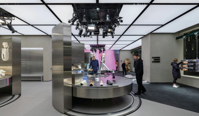 On-Schuhe wird es künftig vorwiegend beim Spezialisten 
oder in eigenen Stores, wie hier in der Regent Street in London, geben. (Foto: On)