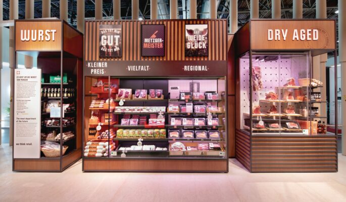Auf der Düsseldorfer Handelsmesse Euroshop hat die Unternehmensberatung Schweitzer auf Basis der Studie ein POS-Konzept für Wurstwaren vorgestellt. Mit Farben und Details können verschiedene Zielgruppen auch auf kleinem Raum geführt werden. (Foto: Daniel Horn)