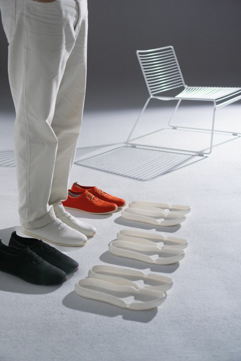 Freihändig sollen sich die Hausschuhe auf die Sohle aufsetzen lassen. Damit werden die Hausschuhe schnell in Sneaker umfunktioniert. (Foto: Modifox)