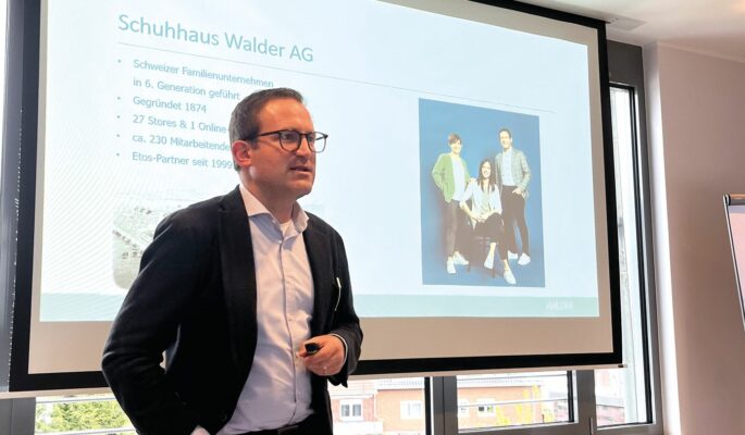 Der Schweizer Schuhhändler Daniel Walder, der in sechster Generation das gleichnamige Schuhhaus führt, stellte seine Arbeit mit dem Programm Needle vor. (Foto: Redaktion)