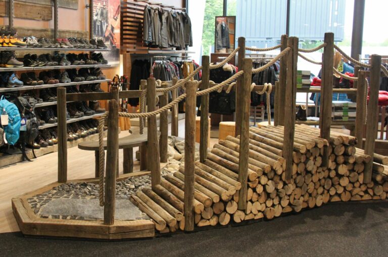 Auf der kleinen Teststrecke können Kundinnen und Kunden ihre Schuhe probe-
laufen. (Foto: Rollmann)