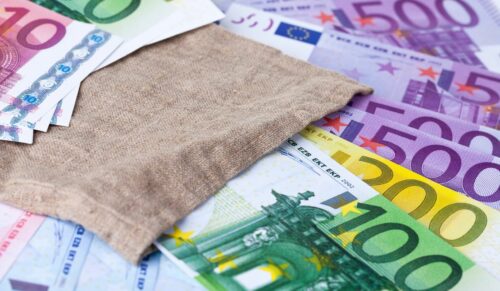 In Deutschland ist die Akzeptanz für Bargeld relativ hoch. Der HDE will sich dafür einsetzen, dass der Zugang zu Bargeld weiter selbstverständlich bleibt. (Foto: Lena Balk/Unsplash)