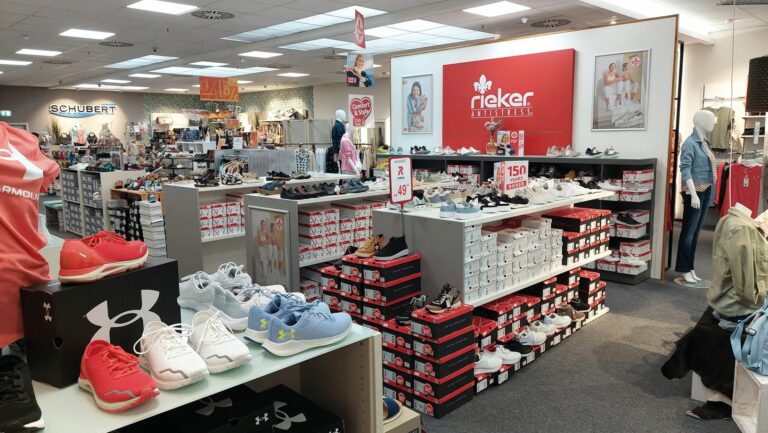 Schuhe und Mode auf 250 qm im Merse-Center (Foto: Schuhe & Mode Schubert)