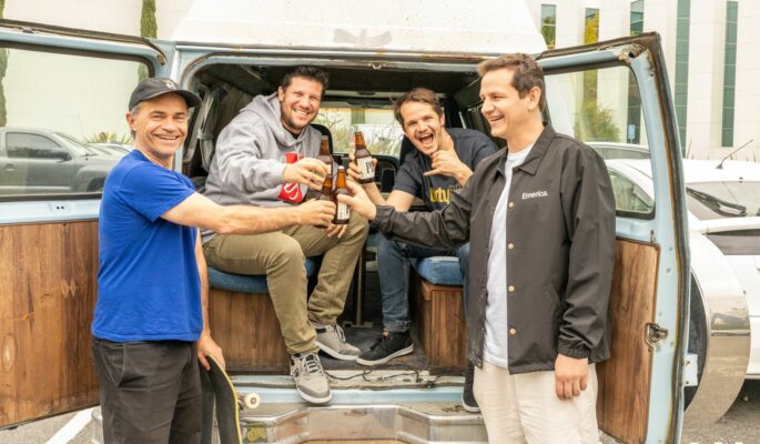 Sole Technology-Gründer Pierre André Senizergues (links) und Henry, Cédric und Xavier Nidecker, die Führungskräfte der Nidecker Group, feiern gemeinsam die Übernahme von Sole Technology-Marken durch die Nidecker Group. (Foto: Nidecker Group)