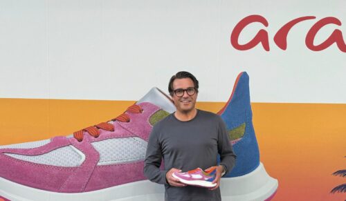Dr. Stefan Rassau, neuer CEO von Ara, auf der Messe Shoes in Düsseldorf. Er präsentierte die neue Kollektion und stellte sich gemeinsam mit CFO Sascha Müller den Fragen zum Neustart. (Foto: Ara)