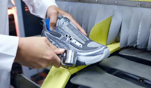 Die Produktion eines Asics Sportstyle Neocurve (Foto: Asics)