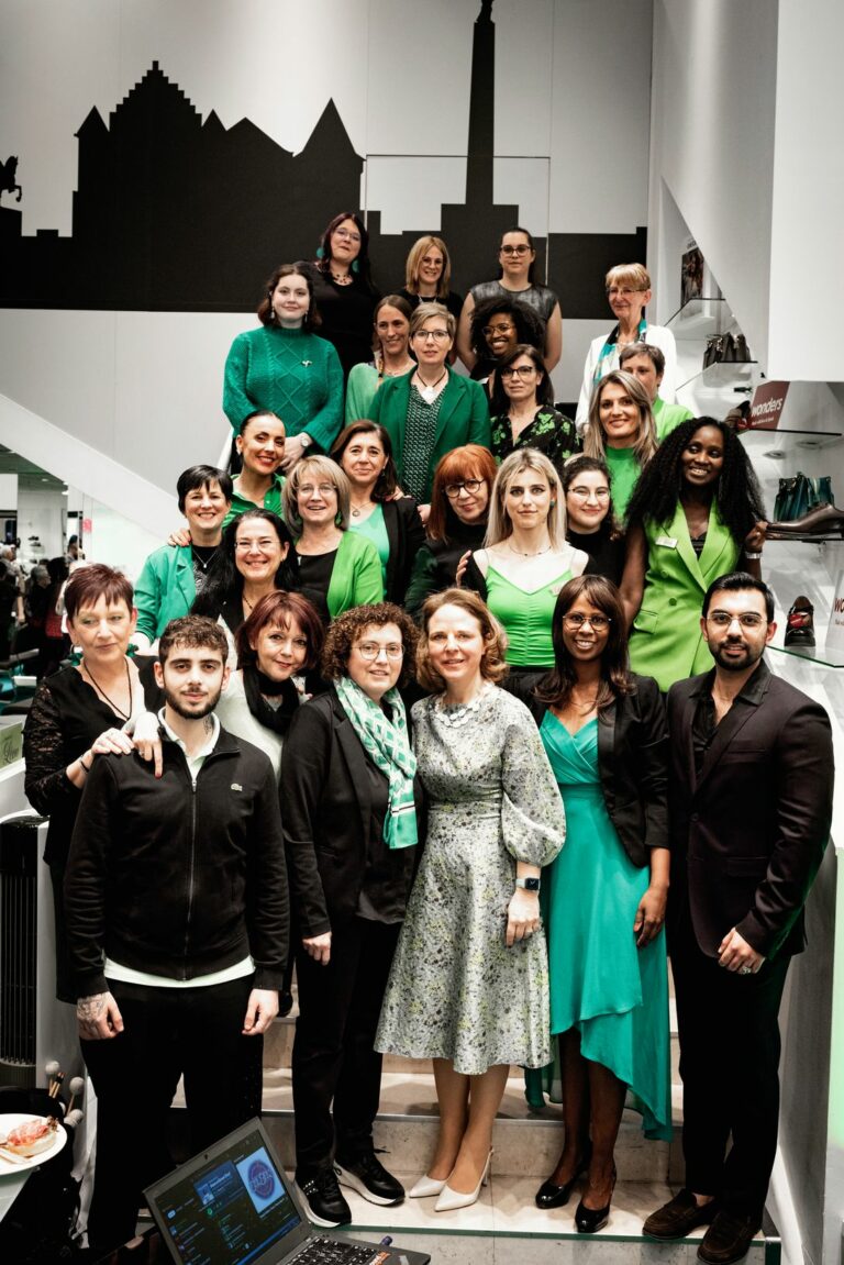 Corinne Cahen (Mitte) und das Team von Chaussures Léon (Foto: Chaussures Léon/Ann Sophie Lindström)