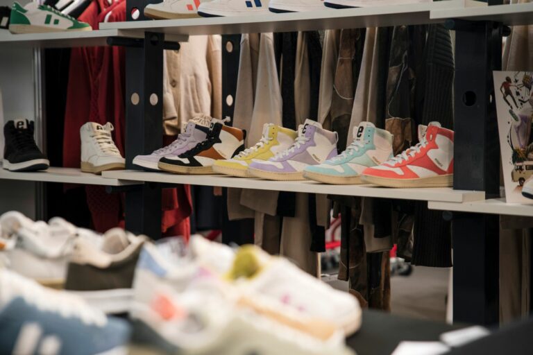 Farbenfrohe Sneaker waren auf der Innatex stark vertreten (Motiv: Ethletics/Foto: Innatex)