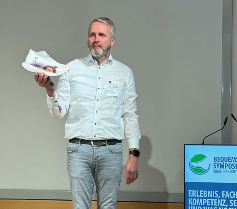 „Stellen Sie Schuhe nicht einfach ins Regal!“: Desma-CEO Christian Decker (Foto: Redaktion)