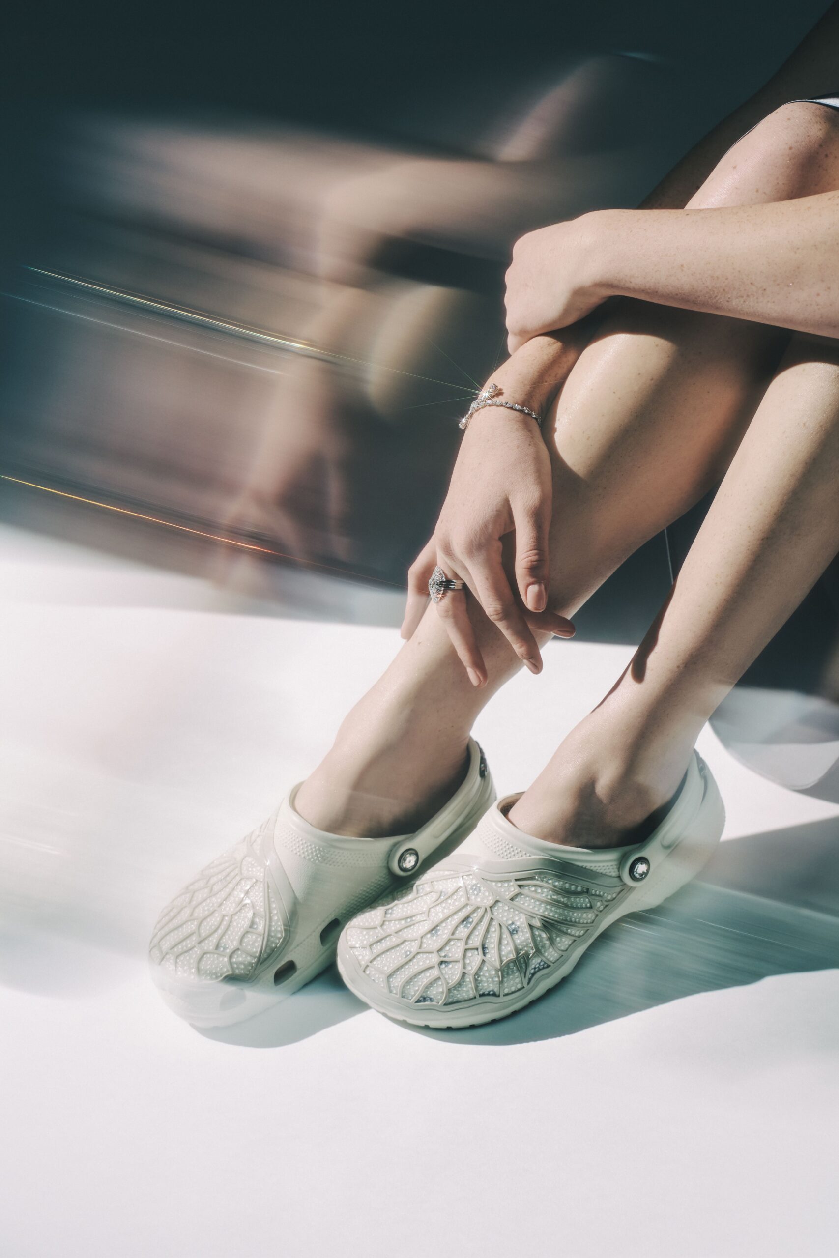 Glitzerndes Duo: Crocs trifft auf Swarovski (Foto: Crocs)