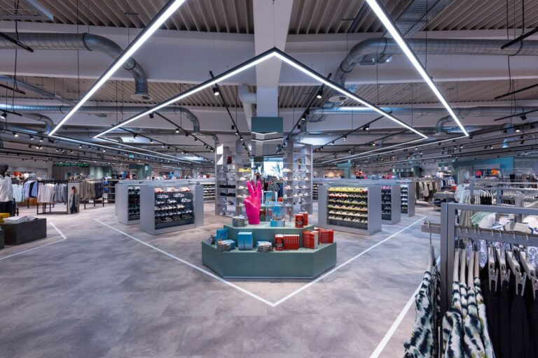 Mit dem Young Fashion-Geschäft wurde in Rödental ein zweites Haus bezogen. (Foto: Muecke)